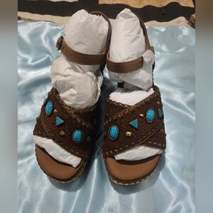 OTBT NIB platform sandals